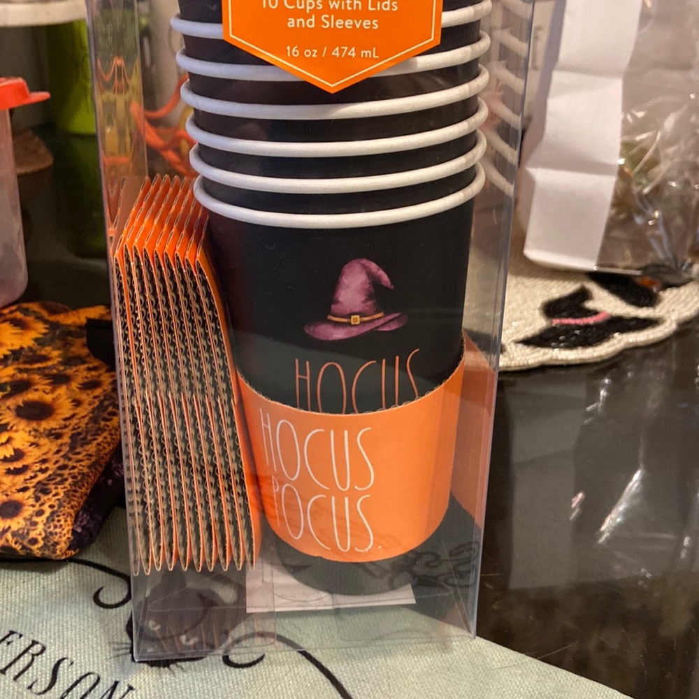 Hocus-pocus coffee cups set